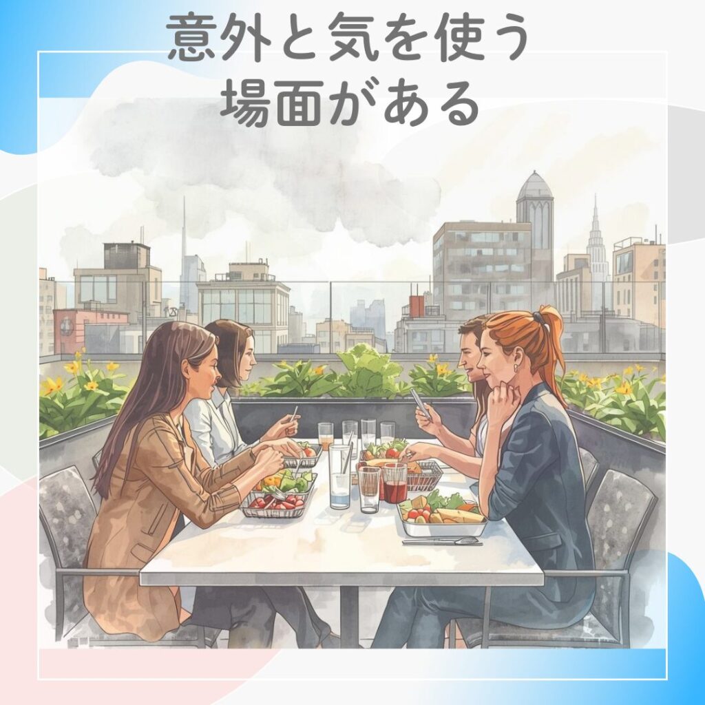 派遣社員の女性が同僚とお弁当を食べながら気を使う場面をイメージしたイラスト